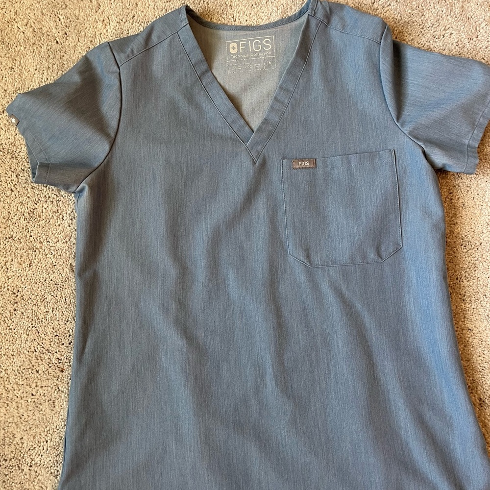 FIGS heathered blue scrub top- catarina one pocket top